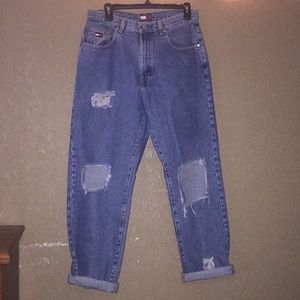 DISTRESSED TOMMY HILFIGER MOM JEANS!!